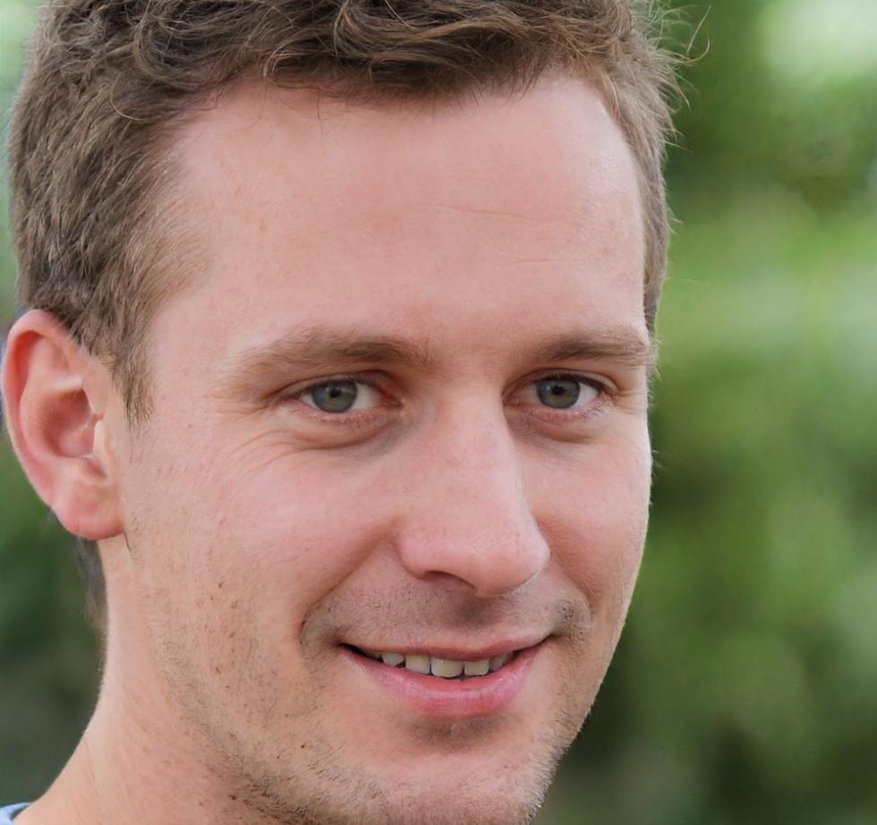 Portrait of Callum Ström, Senior Financial Analyst